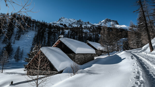 Snowshoeing in the Clar&eacute;e valley in winter - France