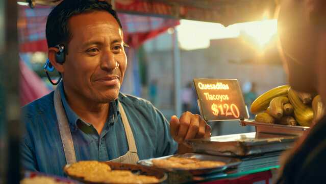 Mexican Street Food Vendor Using AI Translation Technology and Smart Glasses to Serve International Tourists in Mexico City Street Market