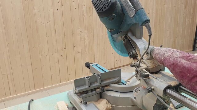 The footage of the compound miter saw. Woodworking