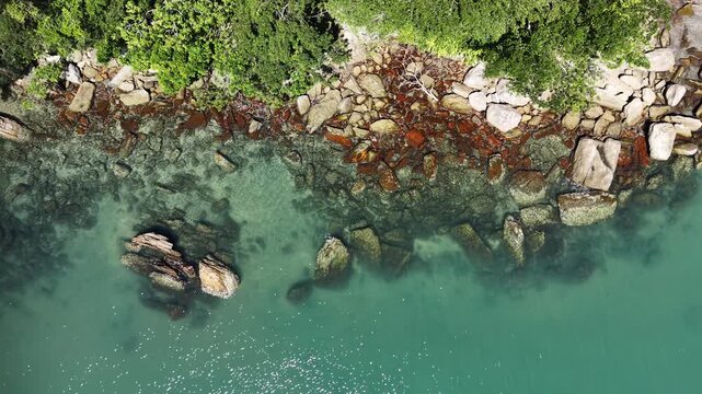 Hidden tropical beach in Paraty Brazil | Praia paradis&iacute;aca em Paraty