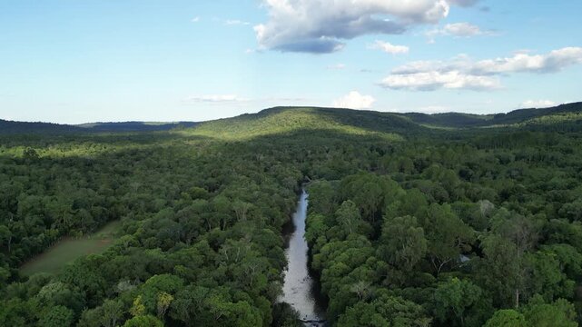 Vista arroyo Cu&ntilde;a Piru desde un drone en Ruiz de Montoya, Misiones, Argentina