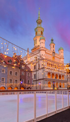 Naklejka premium Poznan town hall and Christmas ice rink at dawn, Poland