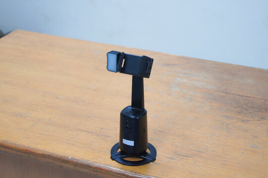Smartphone on an automatic tracking stand for video recording