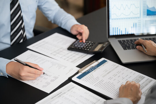 Financial advisor 0r Financial Planner are prepare a financial plan insight for the client. Personal financial planning services concept.	