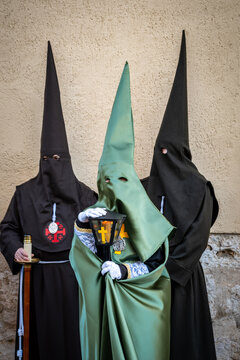 Semana Santa Valladolid, desfiles procesionales de manifestaci&oacute;n religiosa cat&oacute;lica en Valladolid Espa&ntilde;a. celebraci&oacute;n de la Semana Santa en Espa&ntilde;a actos religiosos que recuerdan la muerte y resurrecci