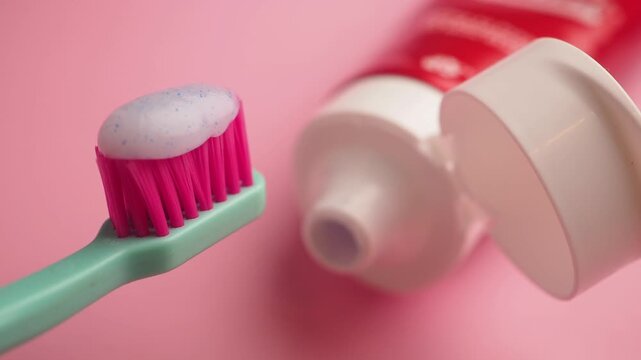 How to use toothpaste with a toothbrush for clean teeth