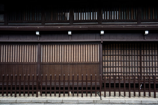 格子戸のある家