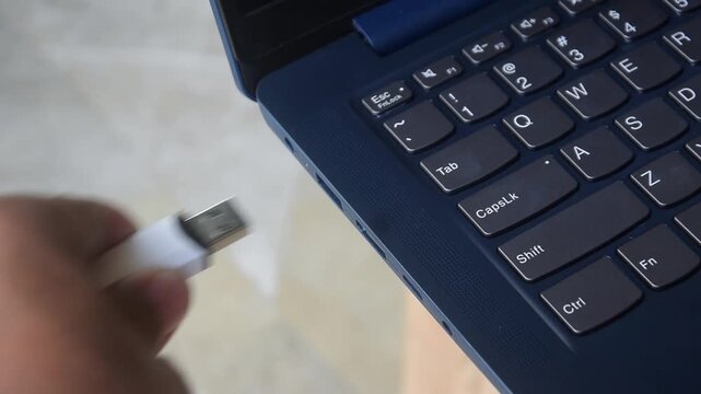 Flash disk is unplug from the laptop