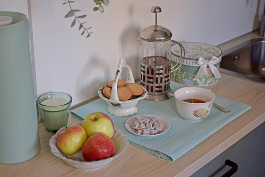 Still life with apple