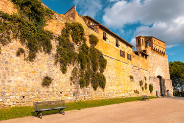 Obraz premium San Gimignano medieval city walls gate tower Tuscany Italy.