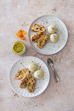 Biscotti mit Trockenfr&uuml;chten und Pistazieneis aus S&uuml;d-Italien