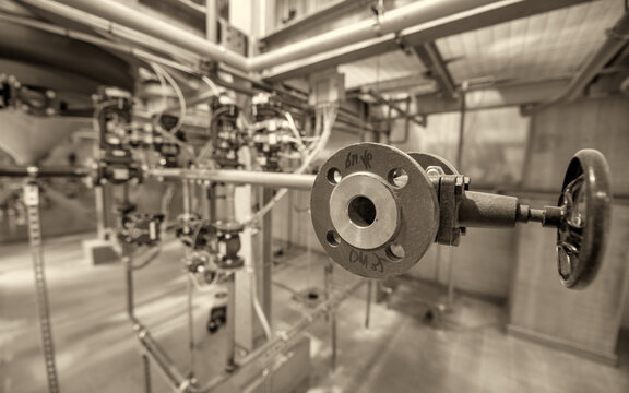 Industrial machinery for recovery and refining of precious metals from manufacturing waste