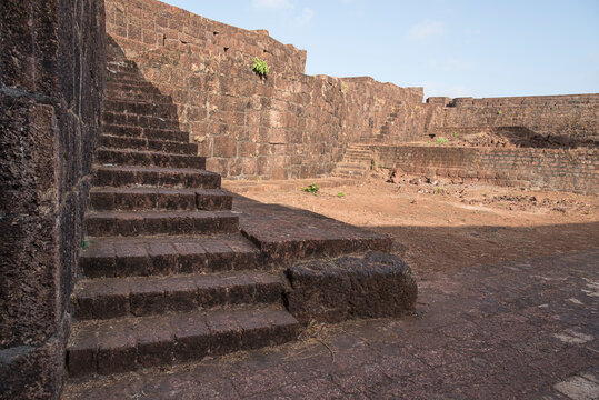 Bankot Fort or Himmatgad Fort or Fort Victoria, It was won by Maratha Koli Admiral[1] Kanhoji Angre in 1700 and named "Himmatgad". The fort is built by Lateritic rocks.