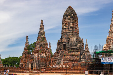 Obraz premium Ancient Wat Chaiwatthanaram Buddhist Temple in Ayutthaya Historical Park, UNESCO World Heritage Site, Thailand