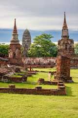 Obraz premium Ancient ruins of Wat Mahathat temple in Ayutthaya Historical Park, Thailand