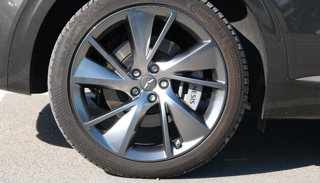 Genesis Leitmetall Auto Felge mit Continental Bereifung, Z&uuml;rich 9 April 2026