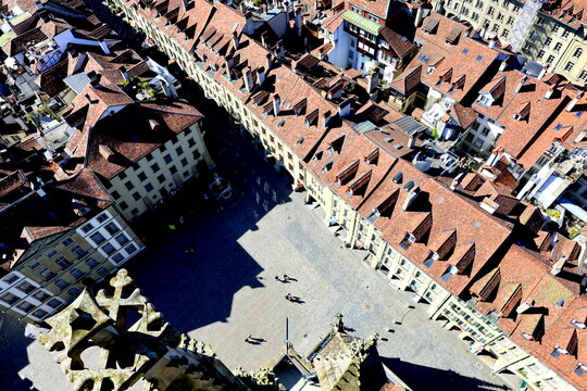 Blick vom M&uuml;nsterturm auf dem M&uuml;nsterplatz in Bern