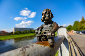 Obraz premium Miniature bronze blacksmith sculpture on bridge in Mukachevo