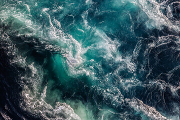 Obraz na płótnie Canvas Blue waves of water of the river and the sea meet each other during high tide and low tide.