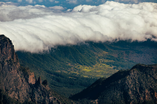 Cloud sea over La Palma valley from Roque de los Muchachos
