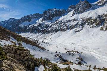 Fototapeta premium View of the snow-capped Barrosa valley, Chisagües, Huesca, Aragon, Spain, on a sunny day