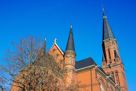 apolda, deutschland - dach und t&uuml;rme der lutherkirche