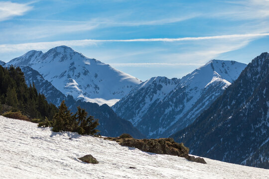 View of the snow-capped Barrosa valley, Chisag&uuml;es, Huesca, Aragon, Spain, on a sunny day