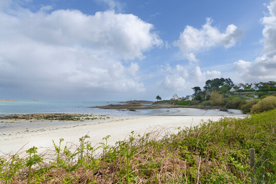 Joli paysage de bord de mer &agrave; Tr&eacute;l&eacute;vern en Bretagne