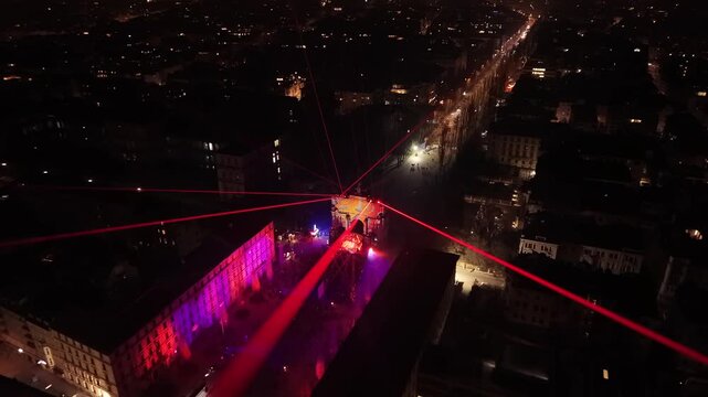 Vibrant laser show for New Year 2026 in the heart of Munich. Stunning light performance at Siegestor and Geschwister-Scholl-Platz creates a festive atmosphere in the city center.