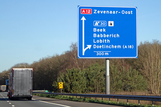 Autobahn A12 Niederlande, Ausfahrt 30, Beek, Babberich in Richtung Arnheim.