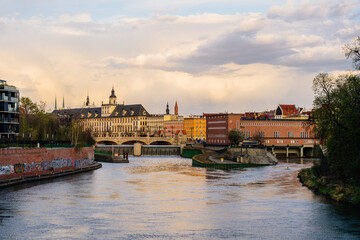 Obraz premium Wroclaw cityscape Odra river historic architecture at sunset