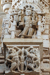 Obraz premium Ranakpur Jain Temple in Rajasthan, built in the 15th century and dedicated to Adinatha, is famed for its marble design, 1,444 unique pillars, symmetry, and serene spiritual ambiance.