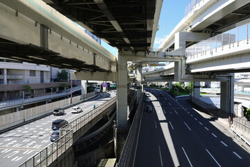 Fototapeta premium Complex Urban Expressway Junction and Geometric Elevated Highway Structure in Tokyo, Japan 