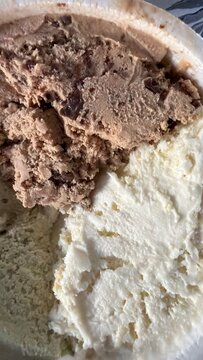 helado crema de avellanas, chocolate blanco