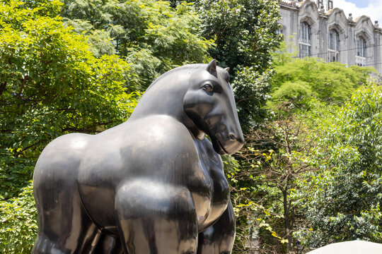 Medellin, colombia april 12, 2026, botero square botero style horse sculpture in public park