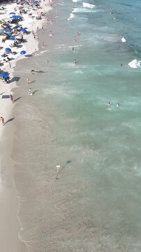 Feriado de Pascoa 2025 praia de Camburi S&atilde;o Sebasti&atilde;o
