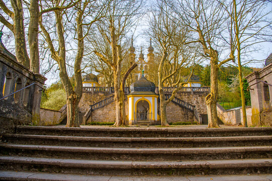 Die Wallfahrtskirche (auch im Volksmund K&auml;ppele genannt) auf dem Nikolausberg &uuml;ber W&uuml;rzburg