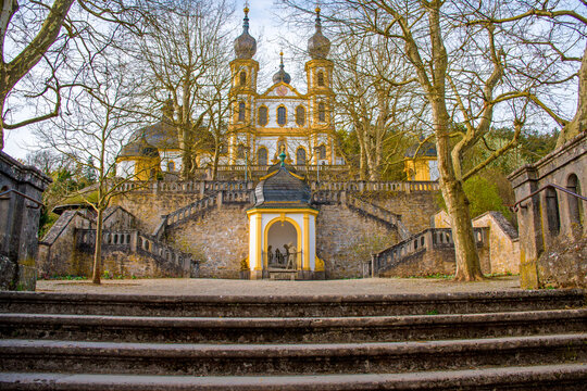 Die Wallfahrtskirche (auch im Volksmund K&auml;ppele genannt) auf dem Nikolausberg &uuml;ber W&uuml;rzburg