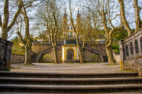 Die Wallfahrtskirche (auch im Volksmund K&auml;ppele genannt) auf dem Nikolausberg &uuml;ber W&uuml;rzburg