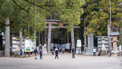 Fototapeta premium 日本：熊野本宮大社の大鳥居付近【世界遺産／吉野熊野国立公園】和歌山県田辺市