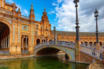 Brücke der Plaza de Espana (Platz von Spanien) in Sevilla, Andalusien, Spanien © Juergen Wiesler