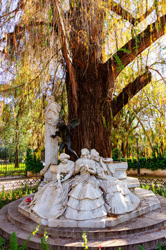 Skulptur im Maria Luisa Park  in Sevilla, Andalusien, Spanien