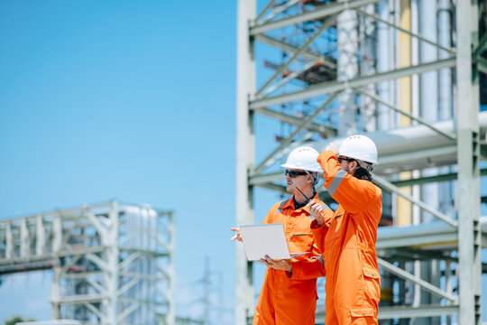 Professional Engineer Worker Working Service Maintenance Survey Oil and Gas Pipeline Construction