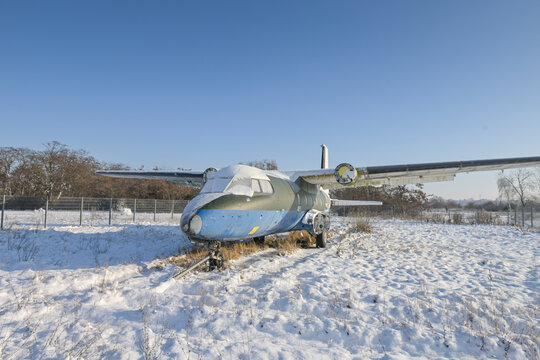 Flugzeug, Nord 262A, N106TA, Tempelhof Airways, Winter, Schnee, Tempelhofer Feld, Tempelhof, Tempelhof-Sch&ouml;neberg, Berlin, Deutschland