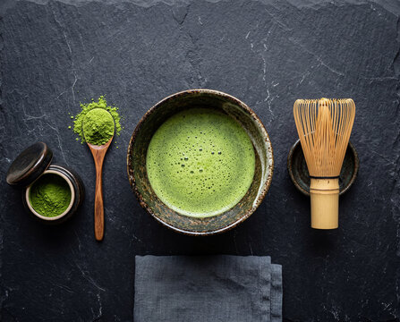 Frothy matcha green tea