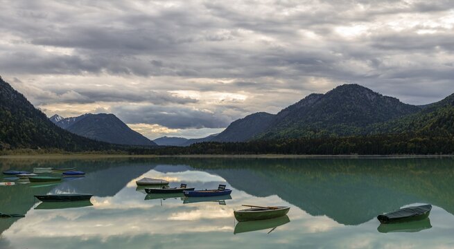 Rowing boats in Sylvenstein lake, Sylvenstein reservoir, cloudy sky, near Lenggries, Isarwinkel, aerial view, Upper Bavaria, Bavaria, Germany