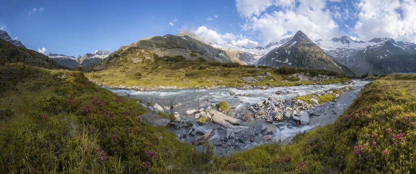 Bergbach, Zemmbach, left Kleiner M&ouml;rchner and Zsigmondyspitze, right mountain peaks Steinmandl and Gro&szlig;er M&ouml;seler, glaciers Hornkees and Waxeggkees, Zillertaler Alps, Zillertal, Tyrol, Austria