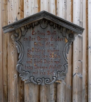 Poem on wooden board, sign with saying for hikers, Greizer Hut, Berliner H&ouml;henweg, Zillertal Alps, Zillertal, Tyrol, Austria