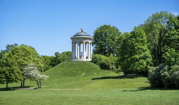 Meadow, Monopteros, English Garden, Munich, Upper Bavaria, Bavaria, Germany