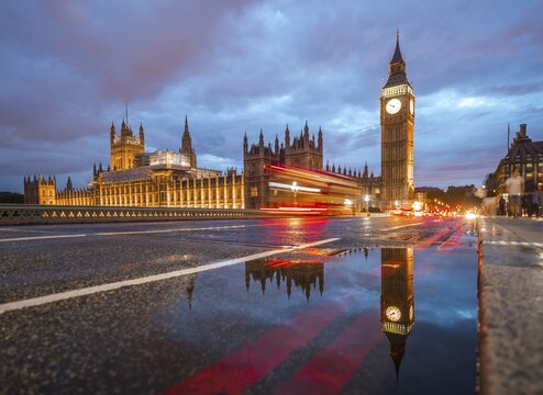 Light traces, double-deck bus, Westminster Bridge, Palace of Westminster, Houses of Parliament with reflection, Big Ben, City of Westminster, London, England, United Kingdom